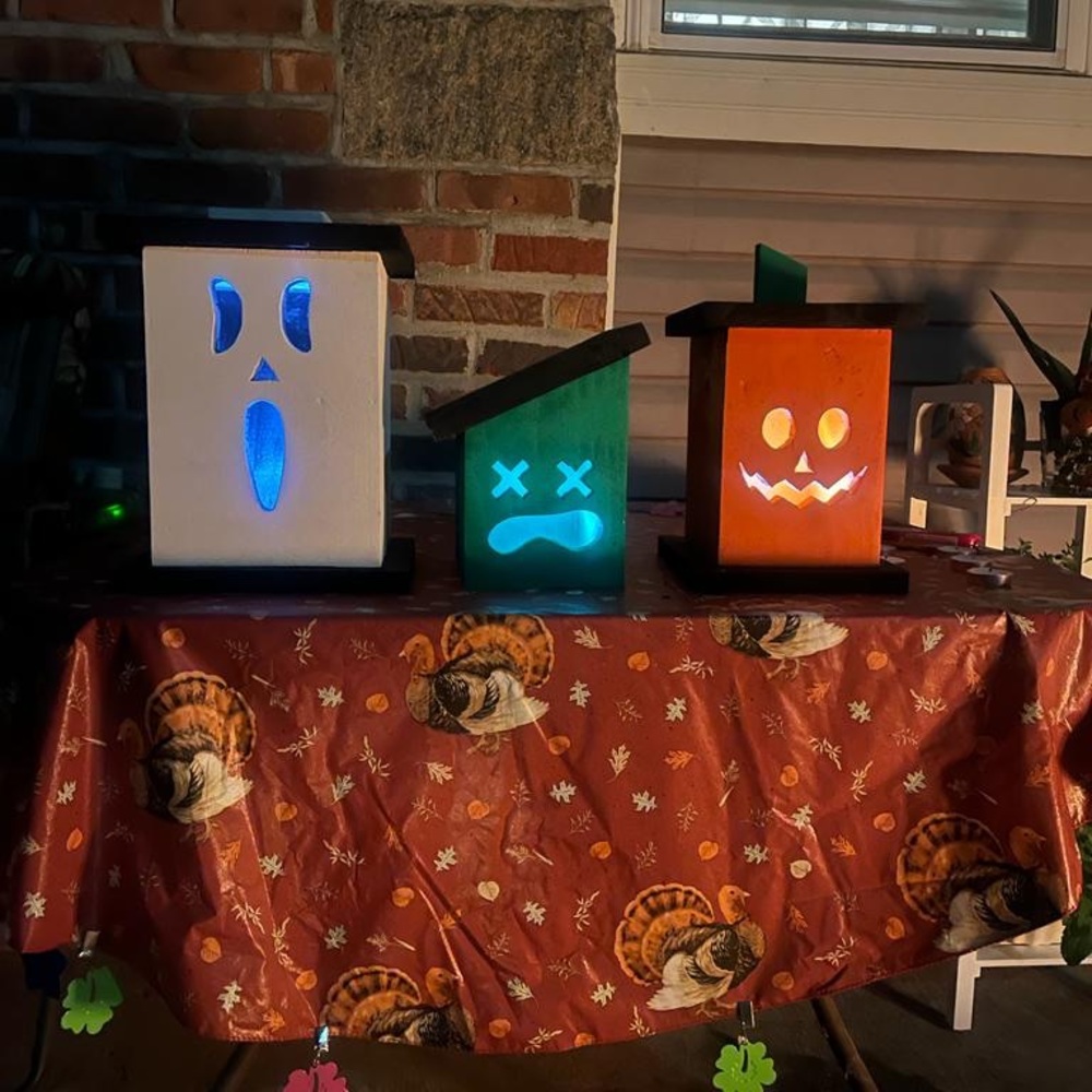 Wooden lantern boxes - Picture 4 of 6